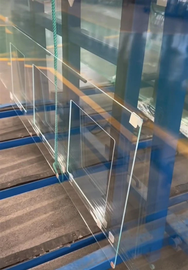 Curved Laminated Glass Curved Laminated Glass